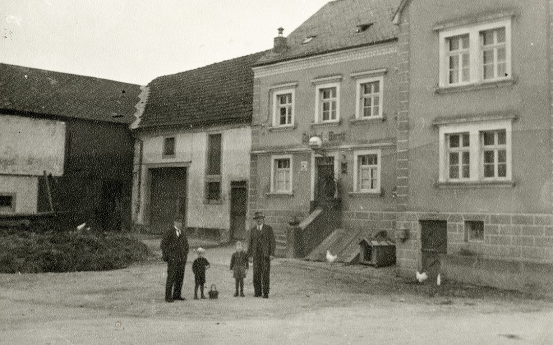 1944 Granate aus dem zweiten Weltkrieg zerstört den Saal und Teile des Hauses